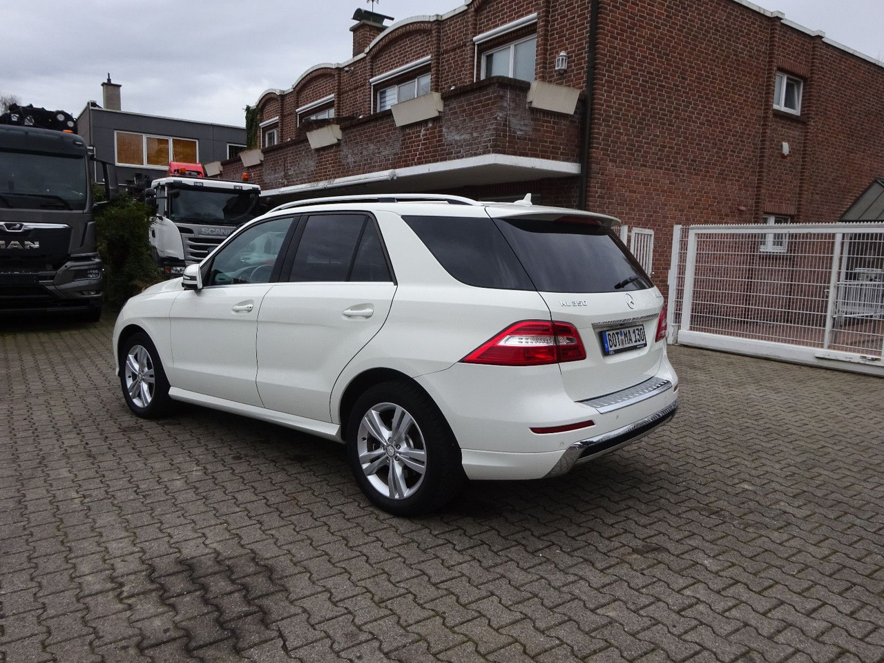 Mercedes-Benz ML 350 CDI BlueTec Mercedes-Benz ML 350 CDI BlueTec. AMG Paket - SUV: foto 4 Mercedes-Benz ML 350 CDI BlueTec Mercedes-Benz ML 350 CDI BlueTec. AMG Paket - SUV: foto 4