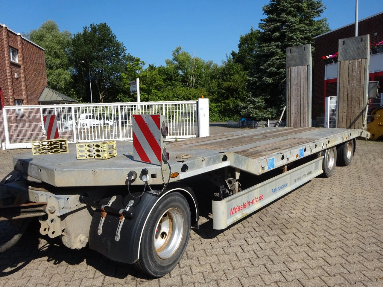 Möslein Tieflader Anhänger mit 3 Achsen und Rampen - Reboque baixa: foto 1 Möslein Tieflader Anhänger mit 3 Achsen und Rampen - Reboque baixa: foto 1