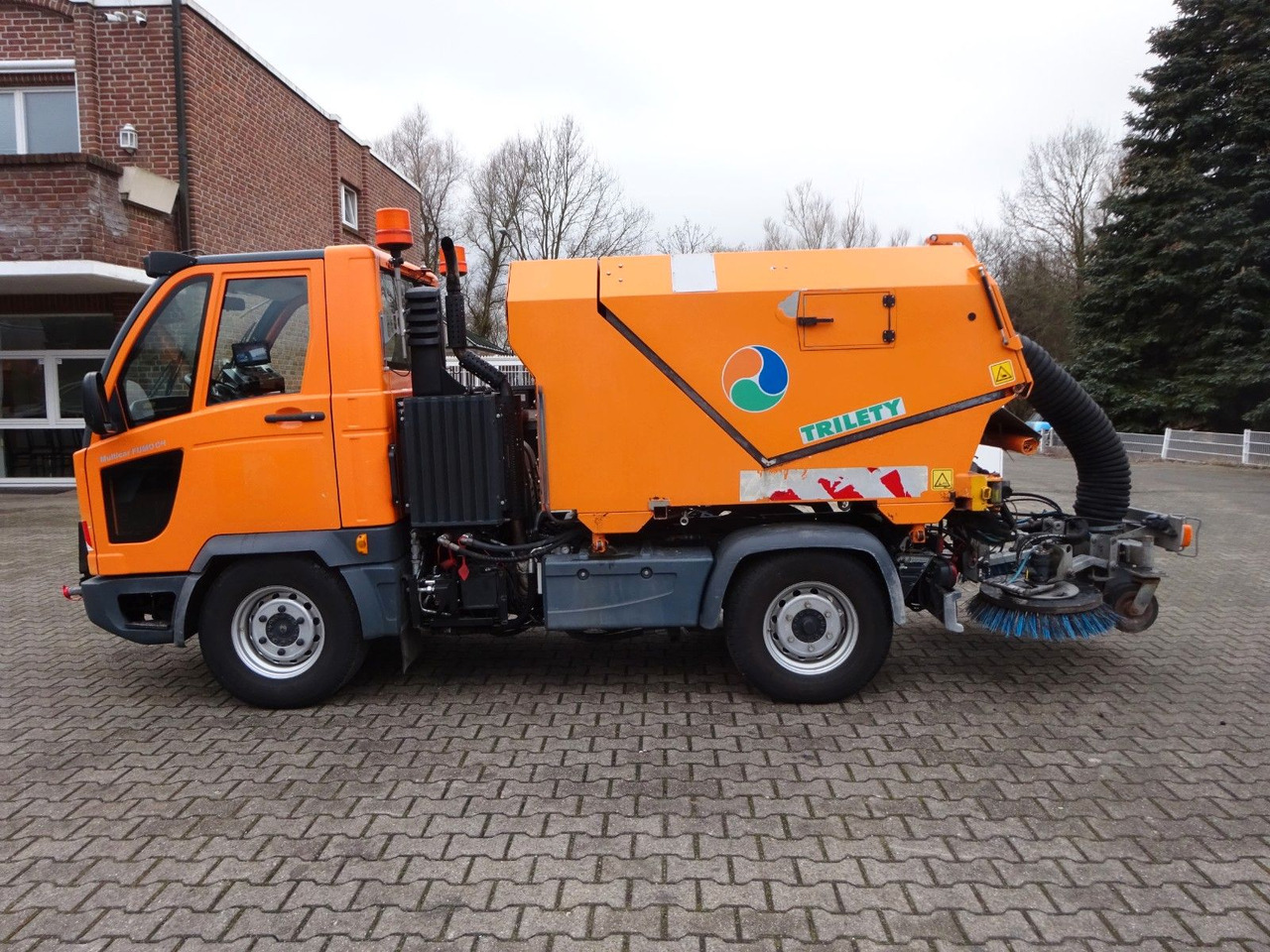 Multicar M30 HAKO FUMO Kehrmaschine + Schneeplatte 4x4 - Carrinha basculante: foto 4 Multicar M30 HAKO FUMO Kehrmaschine + Schneeplatte 4x4 - Carrinha basculante: foto 4