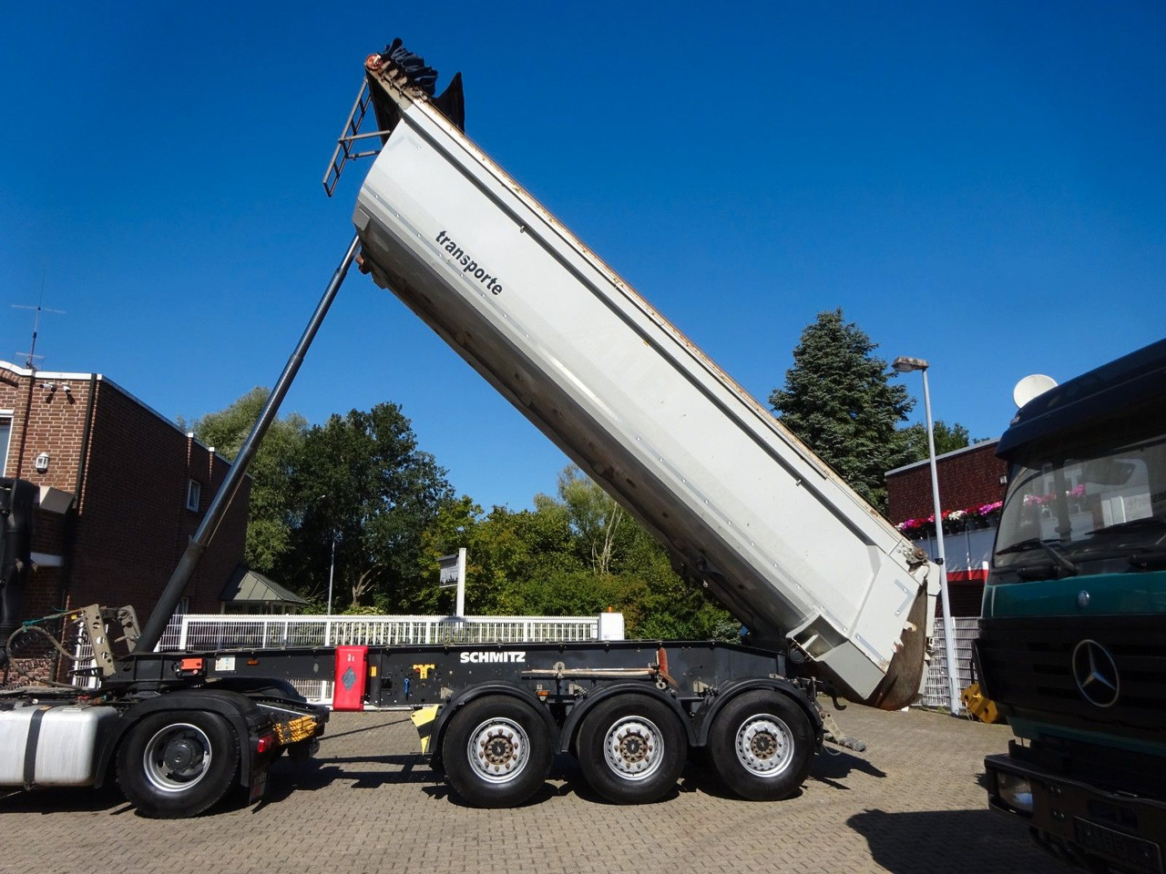 Schmitz Cargobull Kippauflieger mit 3 Achsen ca. 24 m³ 2x Bestand - Semi-reboque basculante: foto 1 Schmitz Cargobull Kippauflieger mit 3 Achsen ca. 24 m³ 2x Bestand - Semi-reboque basculante: foto 1