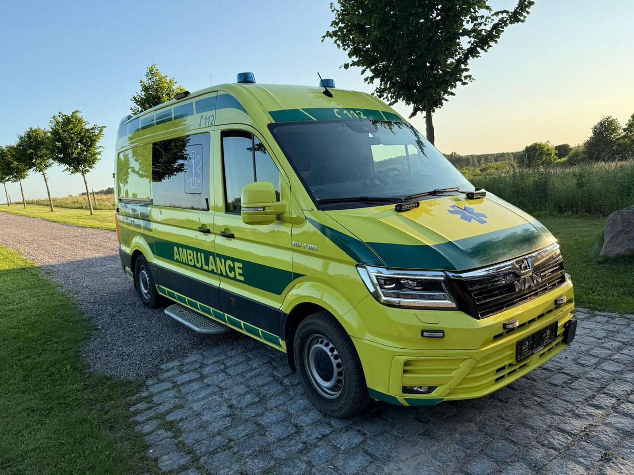 MAN TGE 4.180 Ambulance * 29 800 € netto *RESERVED - Ambulância: foto 1 MAN TGE 4.180 Ambulance * 29 800 € netto *RESERVED - Ambulância: foto 1