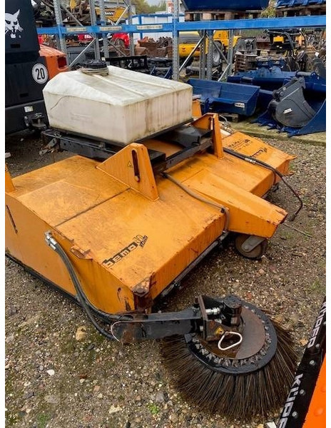 Bema 40 Classic 2050 Kehrbesen 2.200 EUR - Vassoura para Máquina de construção: foto 2 Bema 40 Classic 2050 Kehrbesen 2.200 EUR - Vassoura para Máquina de construção: foto 2