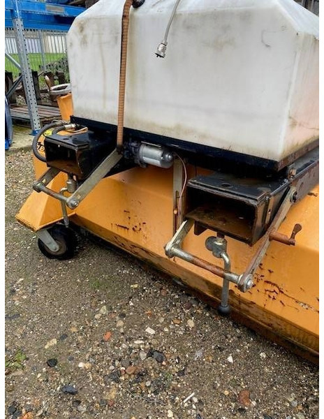 Bema 40 Classic 2050 Kehrbesen 2.200 EUR - Vassoura para Máquina de construção: foto 3 Bema 40 Classic 2050 Kehrbesen 2.200 EUR - Vassoura para Máquina de construção: foto 3