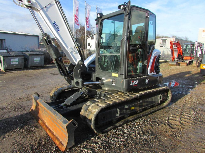 Bobcat E 88 R2 Minibagger 72.500 EUR - Mini escavadeira: foto 2 Bobcat E 88 R2 Minibagger 72.500 EUR - Mini escavadeira: foto 2