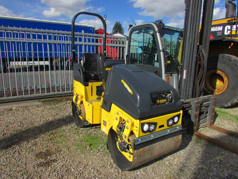 Bomag BW 90 AD-5 Walze / 24.500 EUR - Rolo: foto 2 Bomag BW 90 AD-5 Walze / 24.500 EUR - Rolo: foto 2