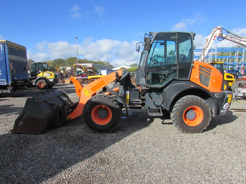 Komatsu WA 100 M-7 Radlader 29.000 EUR - Pá carregadora de rodas: foto 1 Komatsu WA 100 M-7 Radlader 29.000 EUR - Pá carregadora de rodas: foto 1