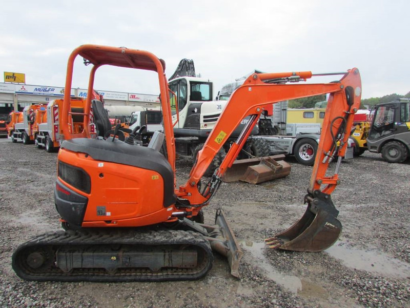 Kubota U 27-4 Canopy Minibagger 18.000 EUR - Mini escavadeira: foto 4 Kubota U 27-4 Canopy Minibagger 18.000 EUR - Mini escavadeira: foto 4