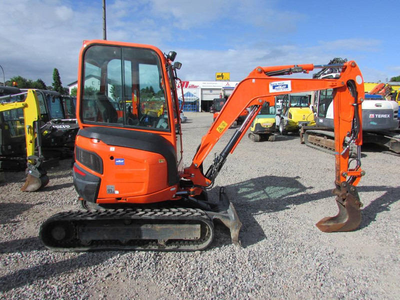 Kubota U 27-4 Minibagger 21.500 EUR - Mini escavadeira: foto 4 Kubota U 27-4 Minibagger 21.500 EUR - Mini escavadeira: foto 4