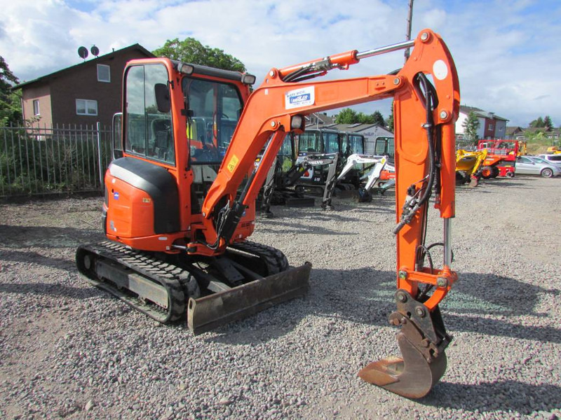 Kubota U 27-4 Minibagger 21.500 EUR - Mini escavadeira: foto 3 Kubota U 27-4 Minibagger 21.500 EUR - Mini escavadeira: foto 3
