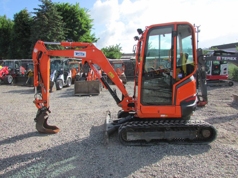 Kubota U 27-4 Minibagger 21.500 EUR - Mini escavadeira: foto 1 Kubota U 27-4 Minibagger 21.500 EUR - Mini escavadeira: foto 1