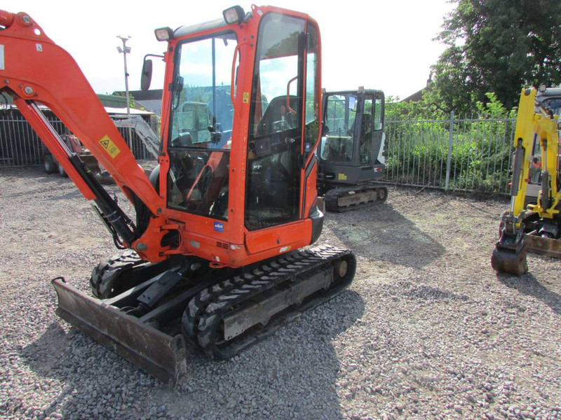 Kubota U 27-4 Minibagger 21.500 EUR - Mini escavadeira: foto 2 Kubota U 27-4 Minibagger 21.500 EUR - Mini escavadeira: foto 2