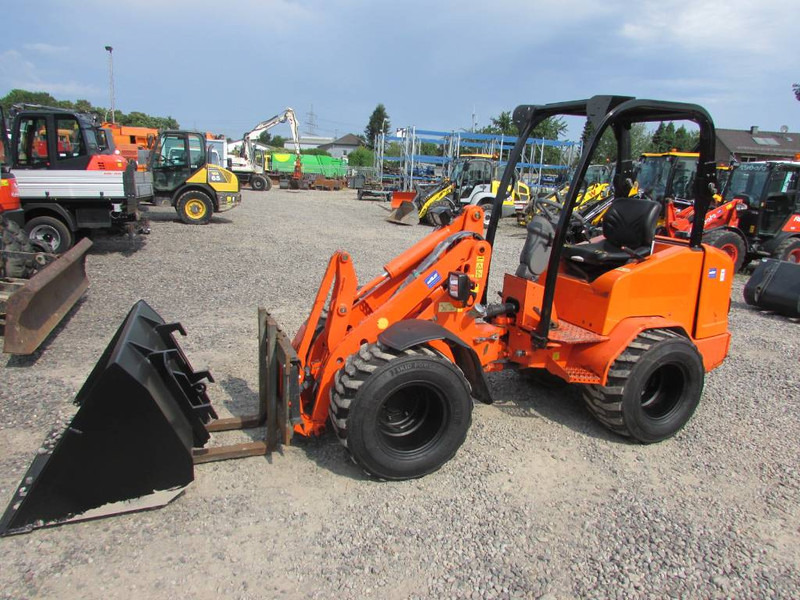 Schäffer 2436 Radlader Hoflader 22.000 EUR netto - Pá carregadora de rodas: foto 1 Schäffer 2436 Radlader Hoflader 22.000 EUR netto - Pá carregadora de rodas: foto 1