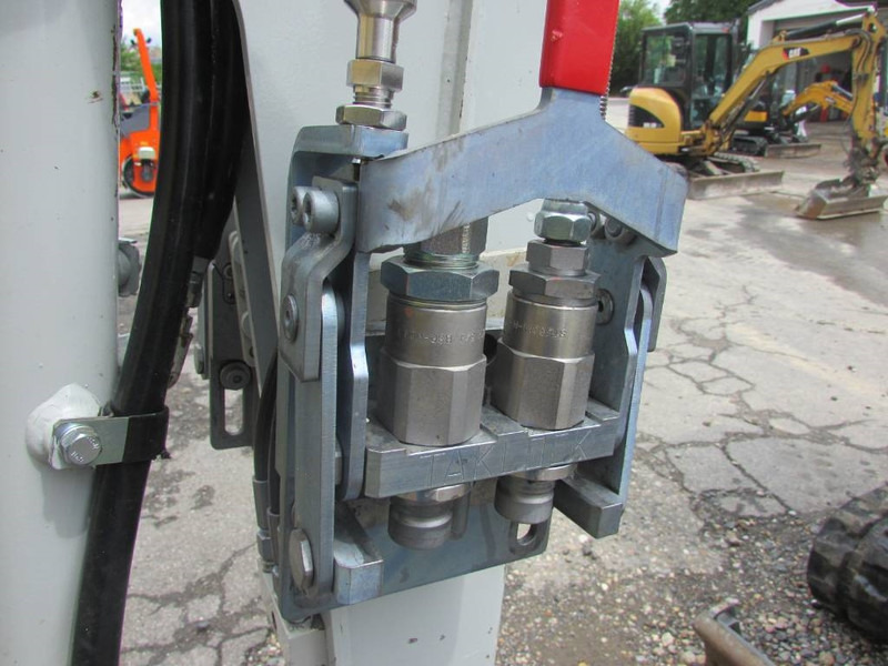 Takeuchi TB 216 V4 Minibagger 28.000 EUR - Mini escavadeira: foto 3 Takeuchi TB 216 V4 Minibagger 28.000 EUR - Mini escavadeira: foto 3