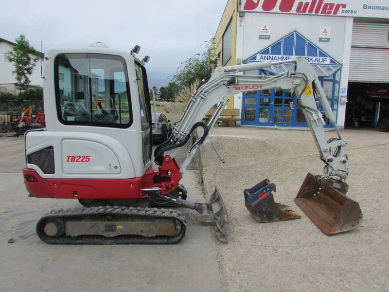 Takeuchi TB225 V3 Minibagger 32.000 EUR net - Mini escavadeira: foto 1 Takeuchi TB225 V3 Minibagger 32.000 EUR net - Mini escavadeira: foto 1