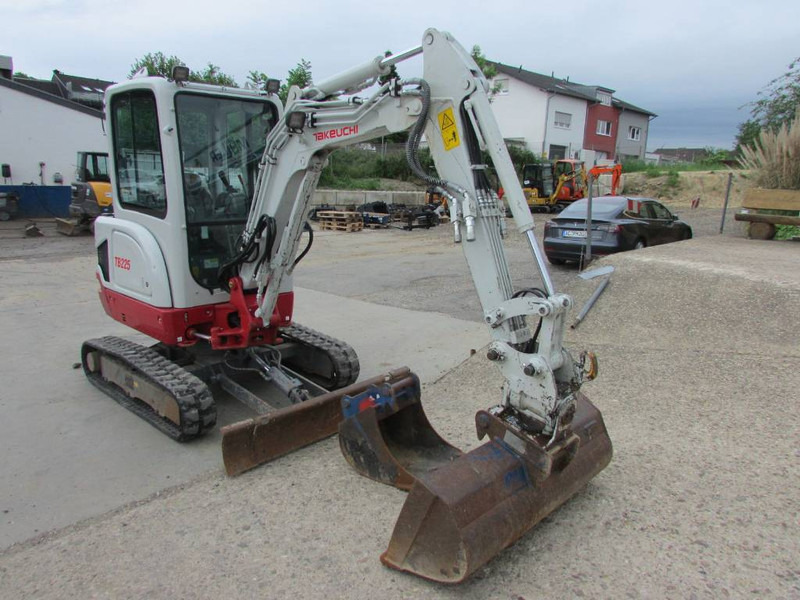 Takeuchi TB225 V3 Minibagger 35.500 EUR net - Mini escavadeira: foto 2 Takeuchi TB225 V3 Minibagger 35.500 EUR net - Mini escavadeira: foto 2