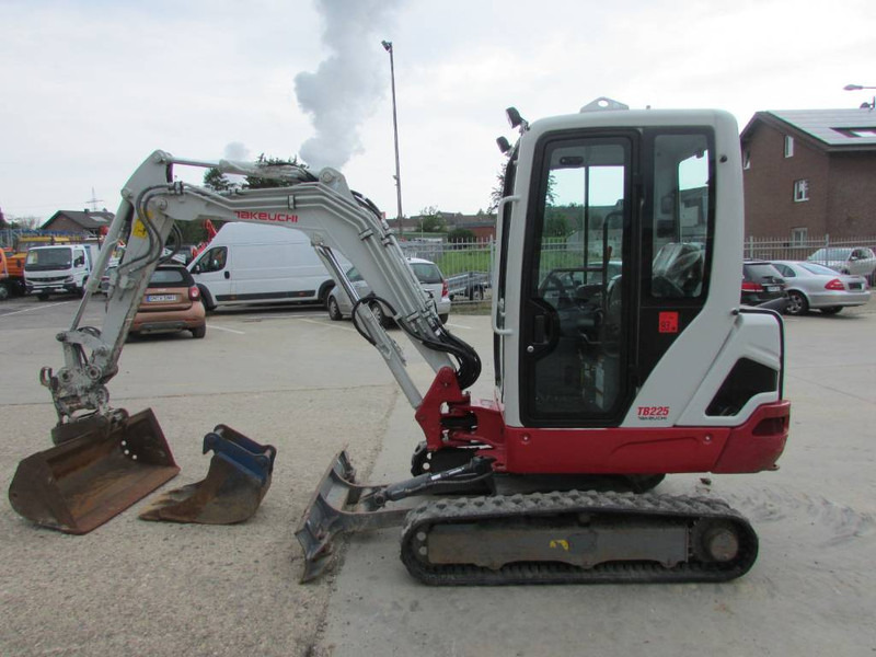 Takeuchi TB225 V3 Minibagger 35.500 EUR net - Mini escavadeira: foto 4 Takeuchi TB225 V3 Minibagger 35.500 EUR net - Mini escavadeira: foto 4