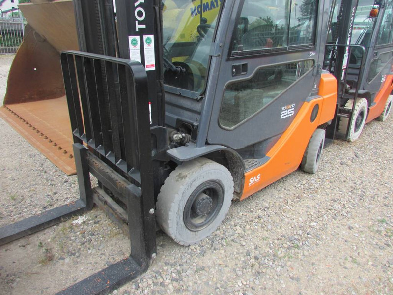 Toyota 02-8 FGF 25 Tonero 25 Gas Stapler 7.500 EUR - Empilhador a gás: foto 2 Toyota 02-8 FGF 25 Tonero 25 Gas Stapler 7.500 EUR - Empilhador a gás: foto 2