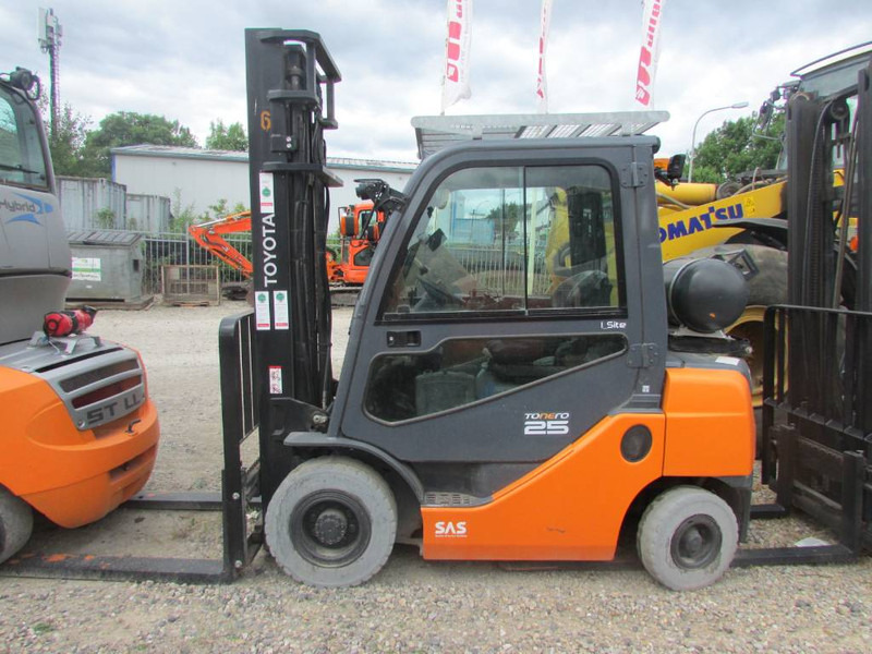 Toyota 02-8 FGF 25 Tonero 25 Gas Stapler 7.500 EUR - Empilhador a gás: foto 1 Toyota 02-8 FGF 25 Tonero 25 Gas Stapler 7.500 EUR - Empilhador a gás: foto 1