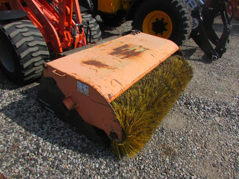 Vangaever Typ 05BB1525 Anbaukehrmaschine 1.500 EUR - Vassoura para Máquina de construção: foto 1 Vangaever Typ 05BB1525 Anbaukehrmaschine 1.500 EUR - Vassoura para Máquina de construção: foto 1