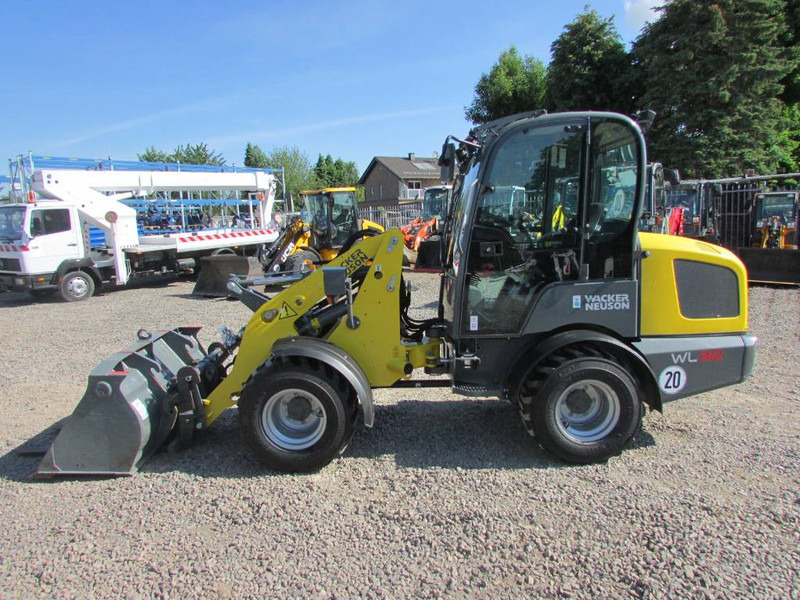 WACKER NEUSON WL 32 Radlader / 39.000 EUR - Pá carregadora de rodas: foto 1 WACKER NEUSON WL 32 Radlader / 39.000 EUR - Pá carregadora de rodas: foto 1