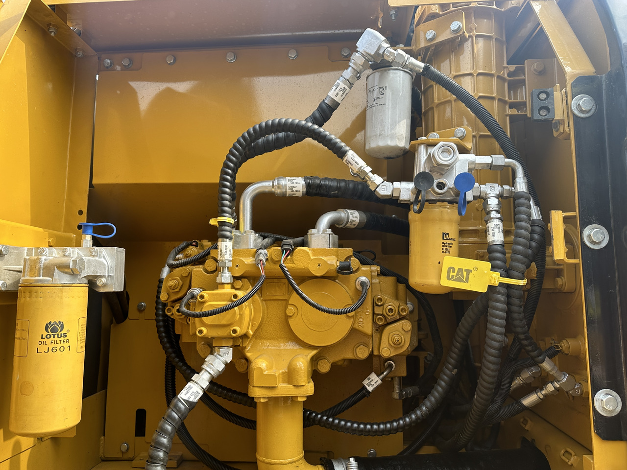 CATERPILLAR 320D2 - Escavadora de rastos: foto 5 CATERPILLAR 320D2 - Escavadora de rastos: foto 5