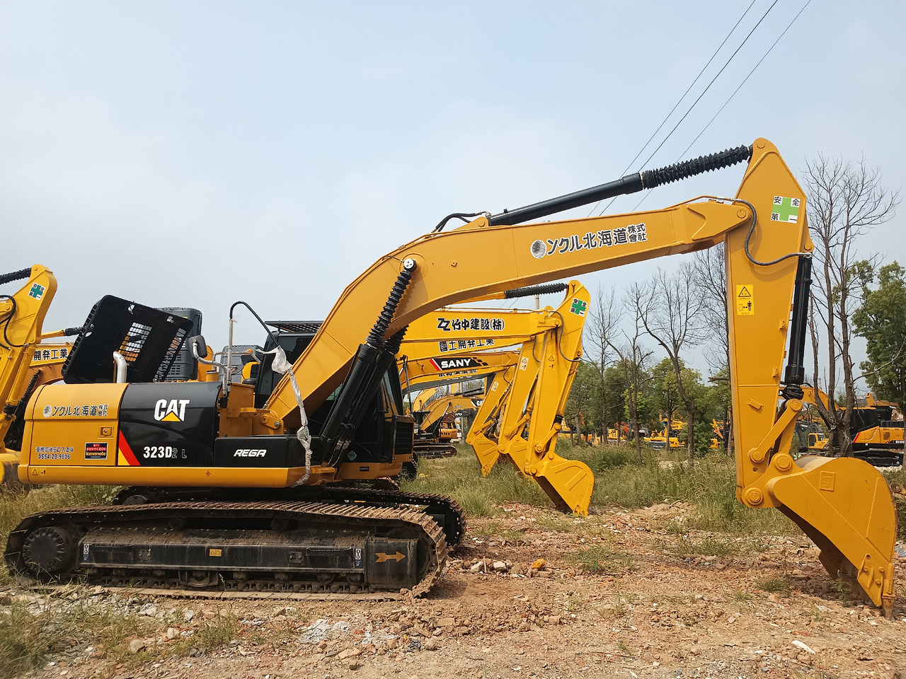 CATERPILLAR 323D2L - Escavadora de rastos: foto 1 CATERPILLAR 323D2L - Escavadora de rastos: foto 1