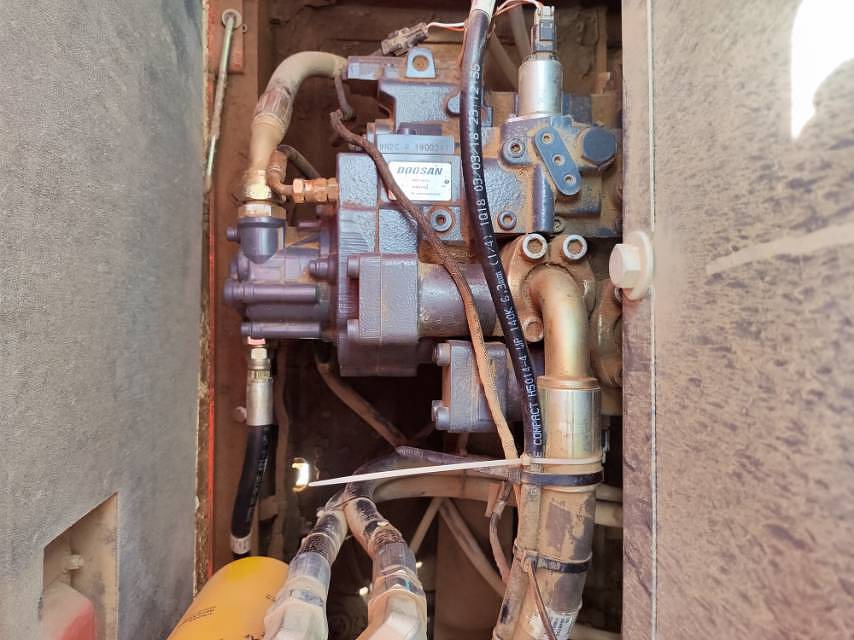 DOOSAN DH220 - Escavadora de rastos: foto 4 DOOSAN DH220 - Escavadora de rastos: foto 4