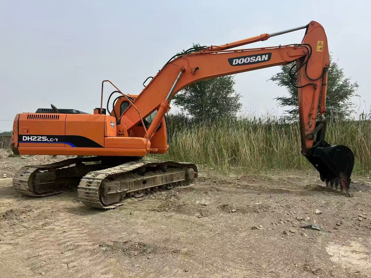 DOOSAN DH225LC-7 - Escavadora de rastos: foto 1 DOOSAN DH225LC-7 - Escavadora de rastos: foto 1