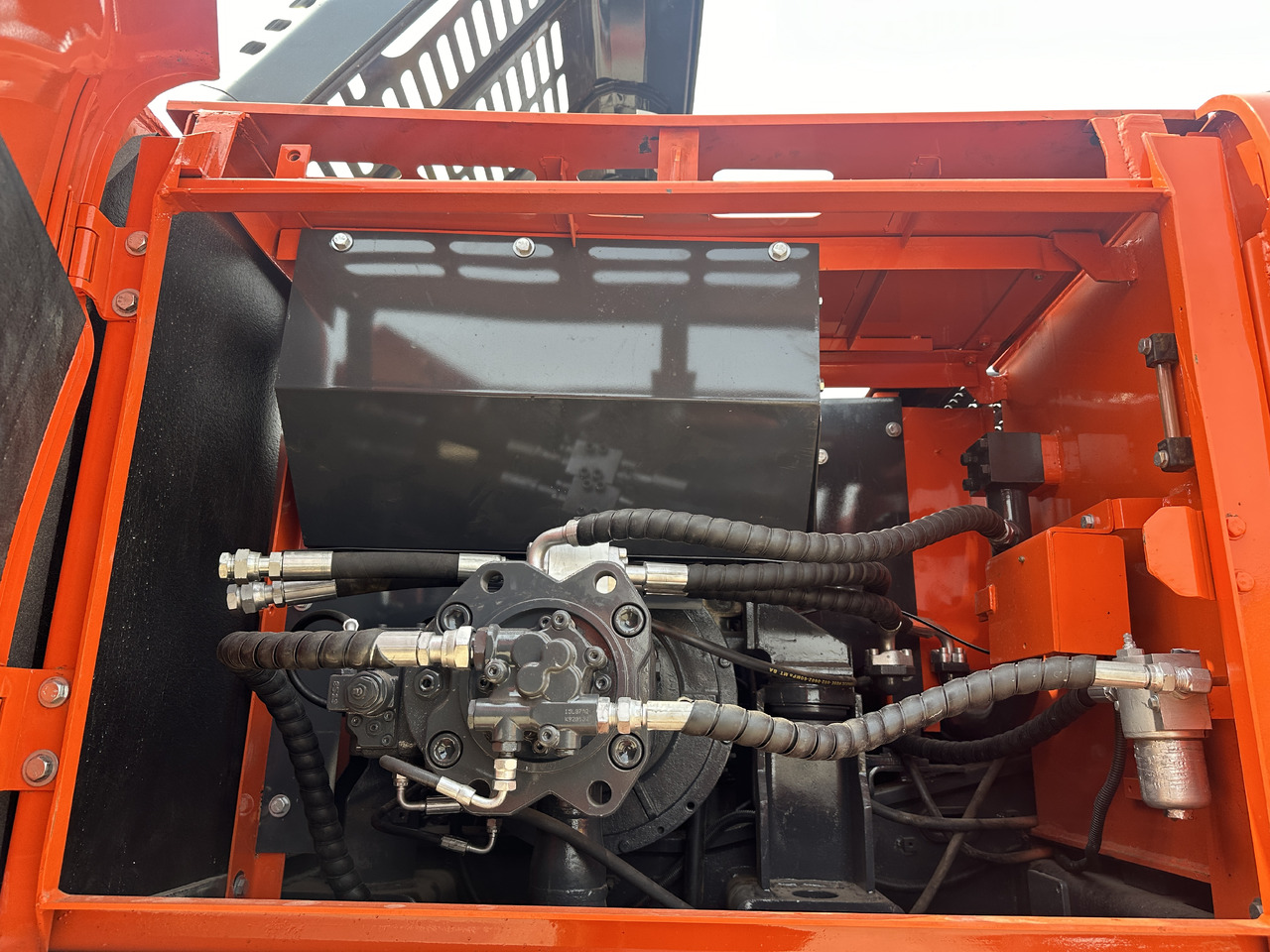 Escavadora de rastos DOOSAN DX225LC-9C: foto 7