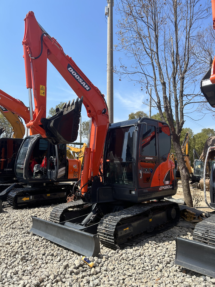 Doosan DX60 - Escavadora de rastos: foto 3 Doosan DX60 - Escavadora de rastos: foto 3