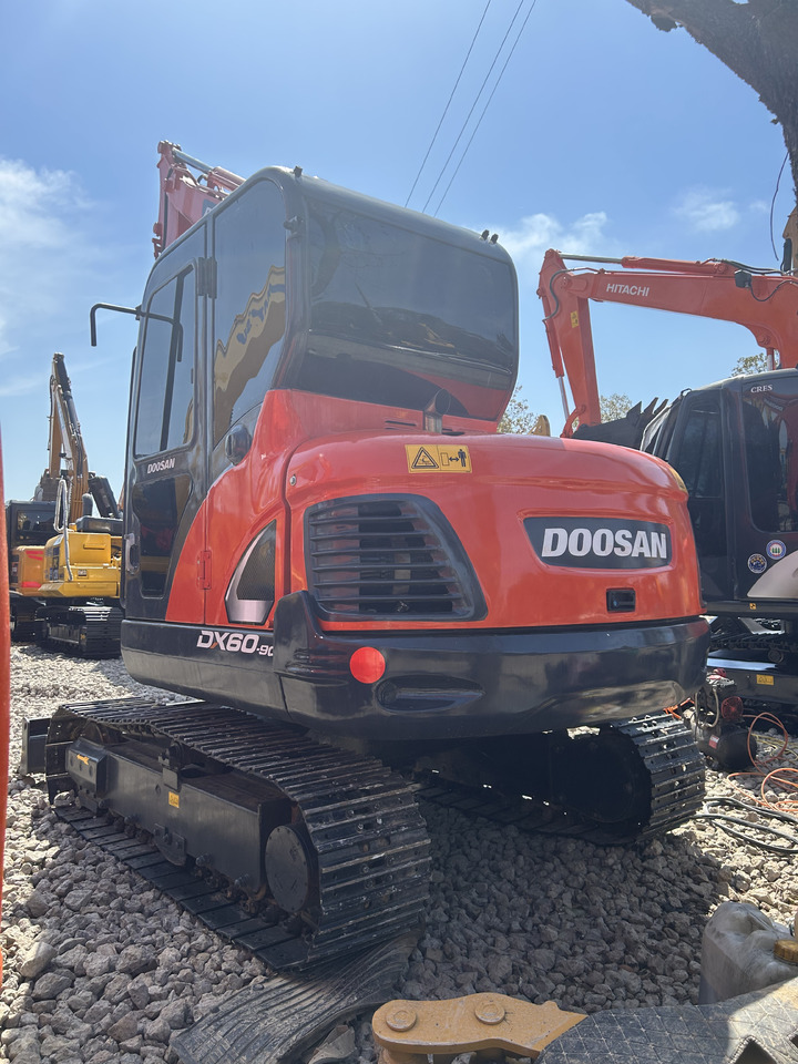 Doosan DX60 - Escavadora de rastos: foto 4 Doosan DX60 - Escavadora de rastos: foto 4