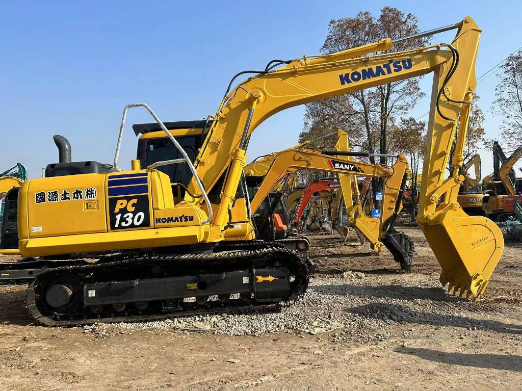 KOMATSU PC 130-8 - Escavadora de rastos: foto 1 KOMATSU PC 130-8 - Escavadora de rastos: foto 1