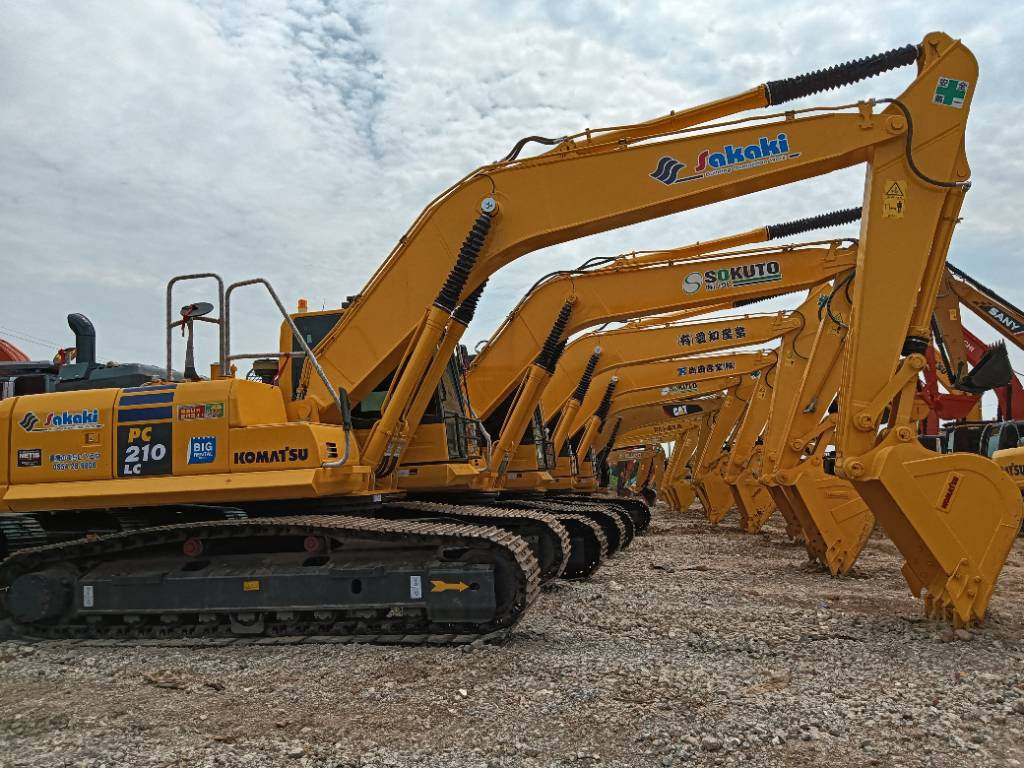 Komatsu PC 210-8 - Escavadora de rastos: foto 1 Komatsu PC 210-8 - Escavadora de rastos: foto 1