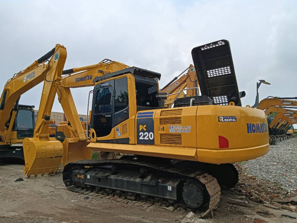 Komatsu PC 220-8 - Escavadora de rastos: foto 1 Komatsu PC 220-8 - Escavadora de rastos: foto 1