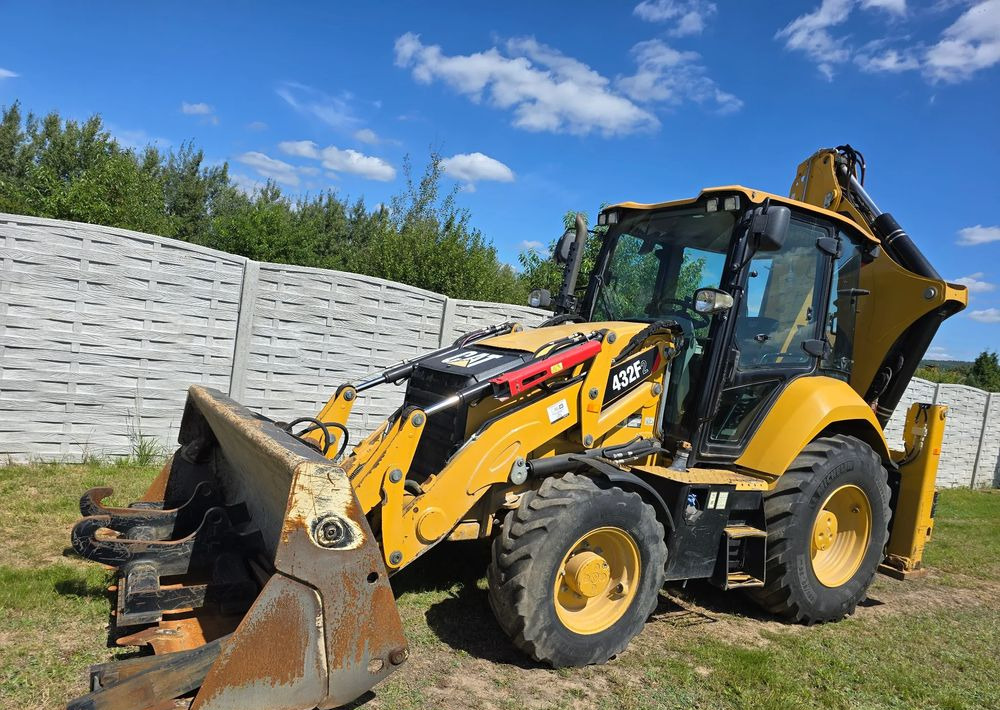 Caterpillar - Retroescavadeira: foto 1 Caterpillar - Retroescavadeira: foto 1