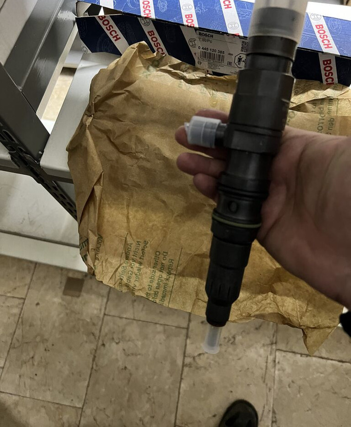 Bosch Euro 6 0445120385 Bosch Mercedes Euro 6 - Injector para Camião: foto 2 Bosch Euro 6 0445120385 Bosch Mercedes Euro 6 - Injector para Camião: foto 2