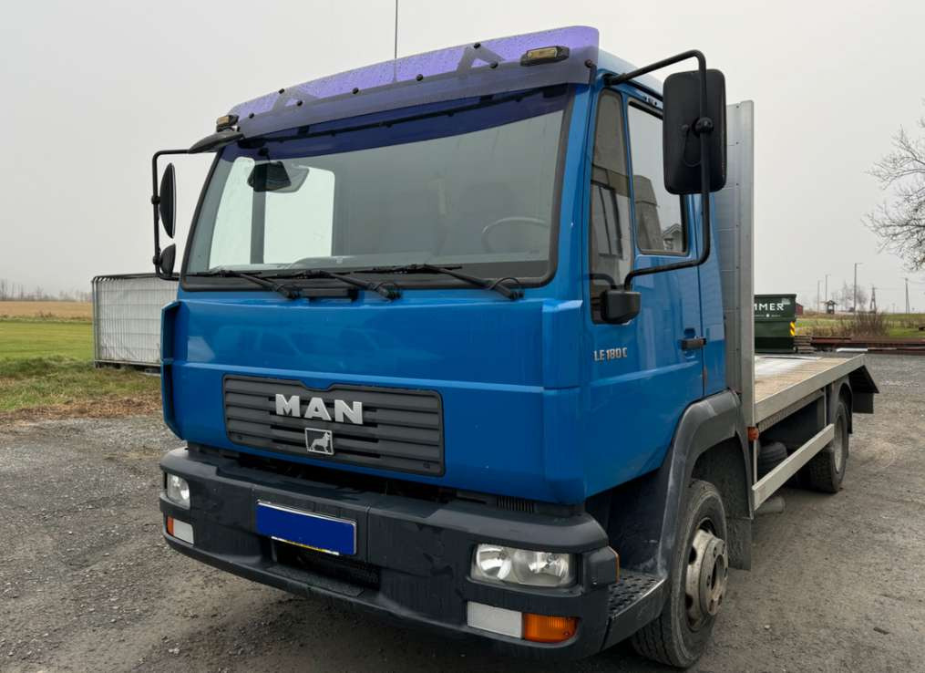 MAN LE 180 C Bilfrakter Lett lastebil - Caminhão reboque: foto 1 MAN LE 180 C Bilfrakter Lett lastebil - Caminhão reboque: foto 1