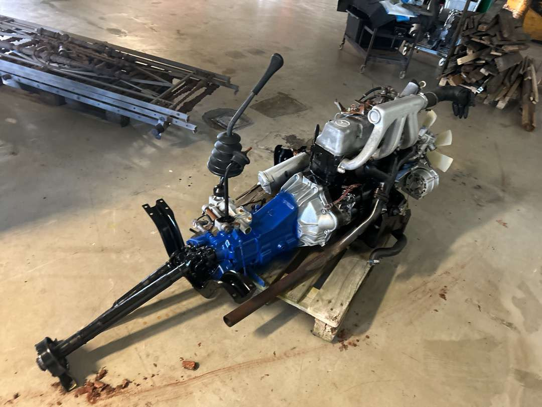 Mercedes motor 5 sylinder med girkasse med kraftuttak - Ferramenta/ Equipamento: foto 1 Mercedes motor 5 sylinder med girkasse med kraftuttak - Ferramenta/ Equipamento: foto 1