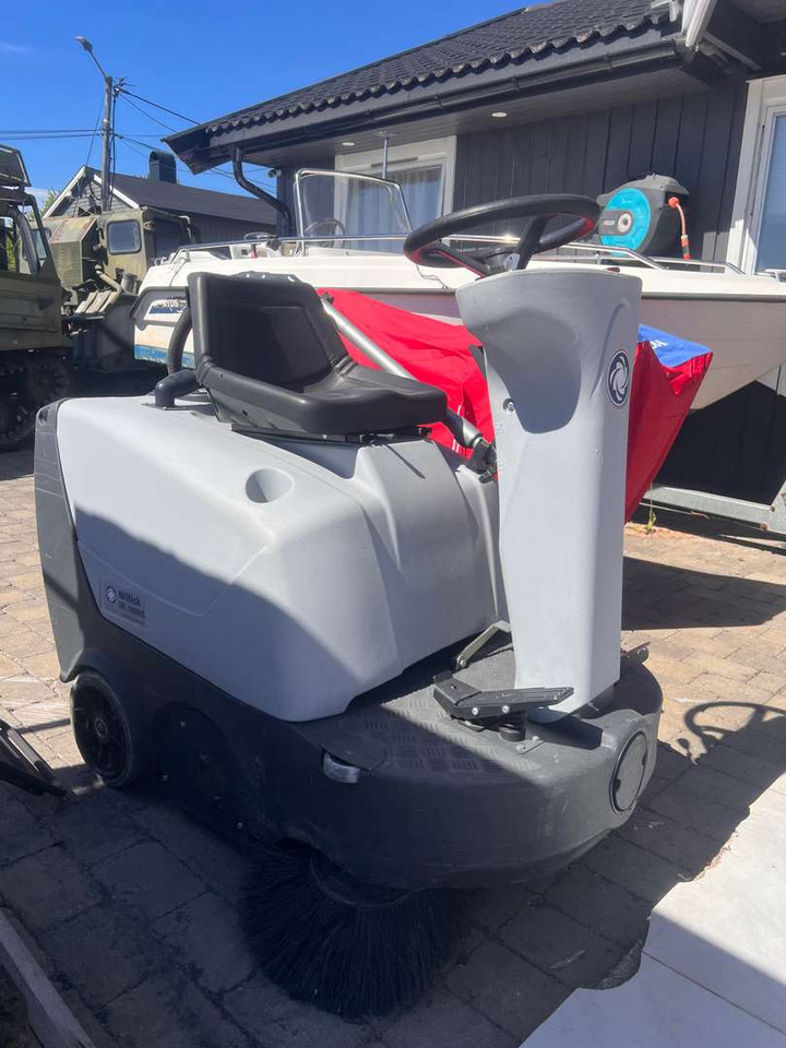 Nilfisk SR 1000 S feie/vaskemaskin RIDEON - Varredora industrial: foto 1 Nilfisk SR 1000 S feie/vaskemaskin RIDEON - Varredora industrial: foto 1