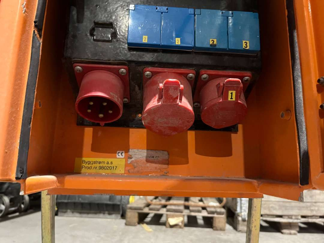 Strømskap fra Holte 400v - Ferramenta/ Equipamento: foto 2 Strømskap fra Holte 400v - Ferramenta/ Equipamento: foto 2