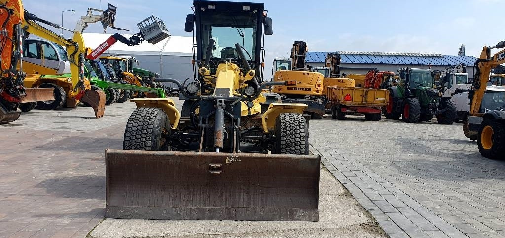 New Holland F 106.6 A - Motoniveladora: foto 5 New Holland F 106.6 A - Motoniveladora: foto 5