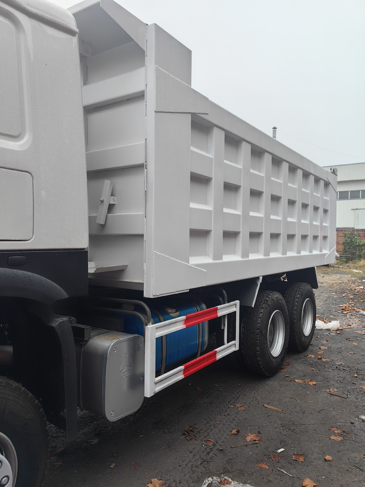 SINOTRUCK HOWO - Camião basculante: foto 4 SINOTRUCK HOWO - Camião basculante: foto 4