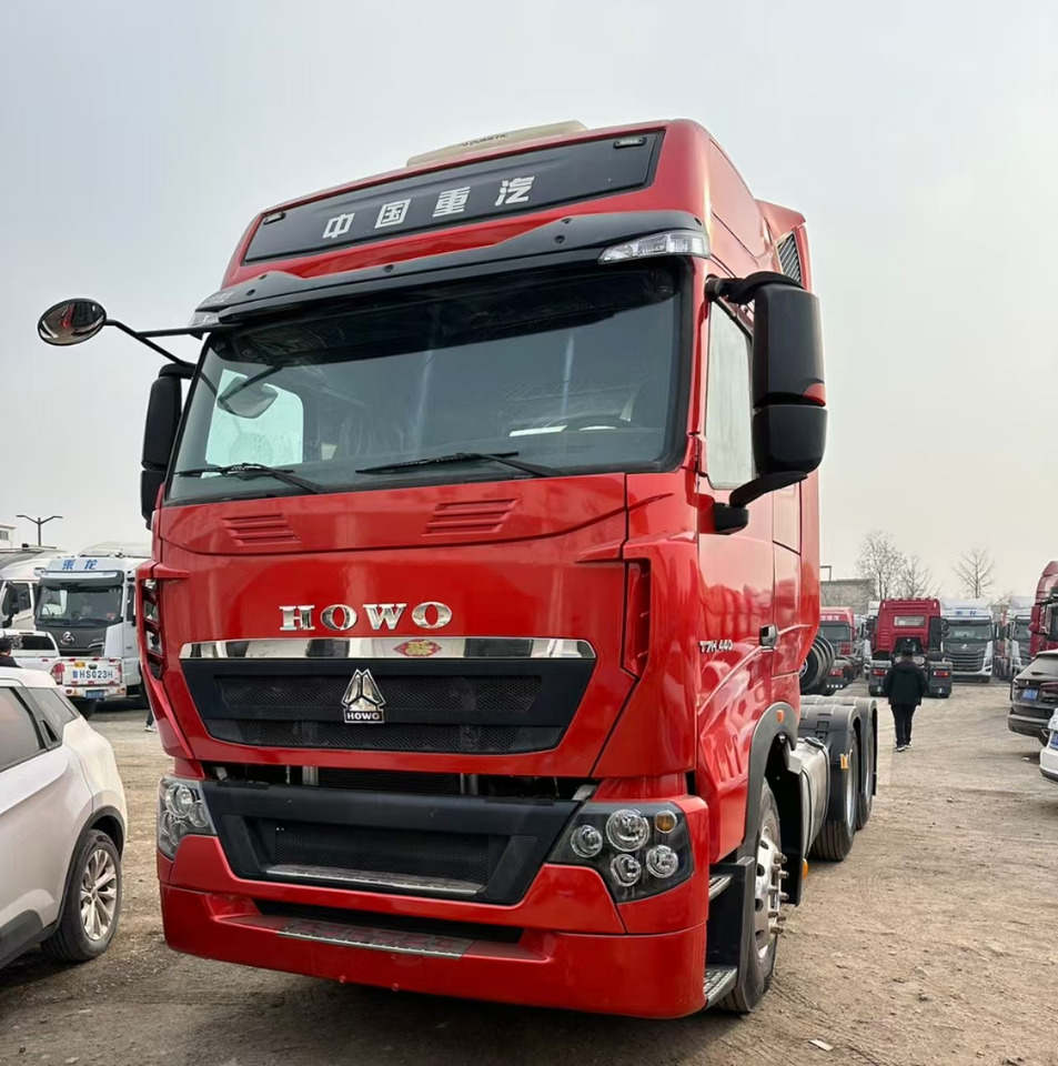 HOWO - Tractor: foto 1 HOWO - Tractor: foto 1