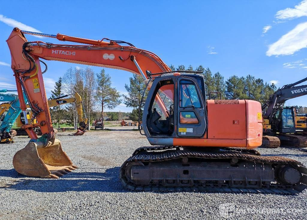 Hitachi ZX 225 US, 2003, 16 156 h Kaivinkone, Kurikka - Escavadora de rastos: foto 1 Hitachi ZX 225 US, 2003, 16 156 h Kaivinkone, Kurikka - Escavadora de rastos: foto 1