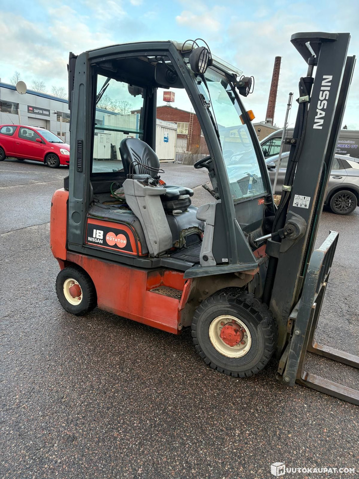 Nissan FD01A18Q, 2000 Forklift, Tampere - Empilhador a diesel: foto 2 Nissan FD01A18Q, 2000 Forklift, Tampere - Empilhador a diesel: foto 2