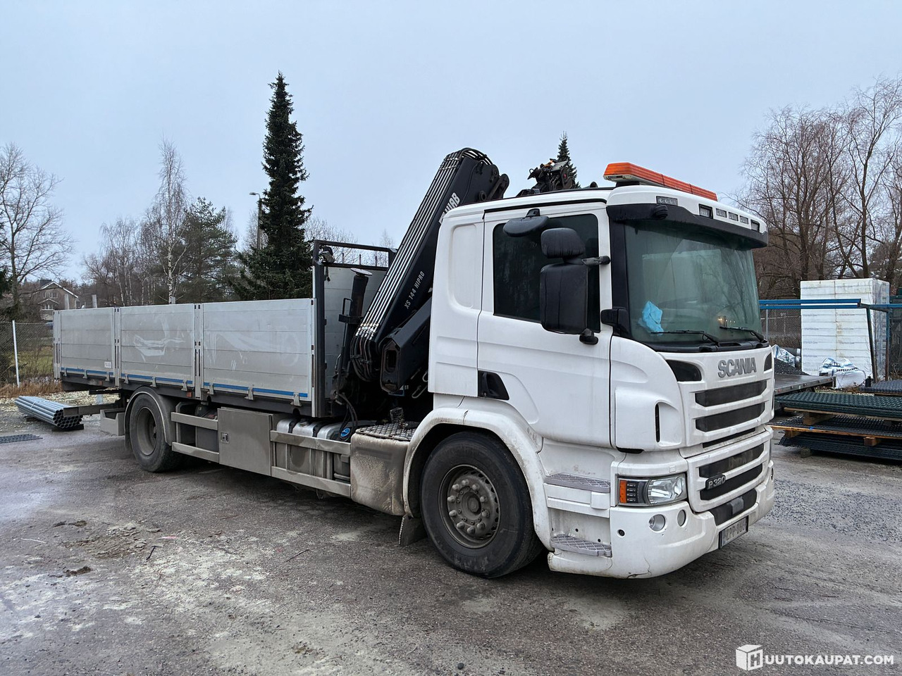 Scania P320, 2016 truck + Hiab crane, Tampere - Camião de caixa aberta/ Plataforma, Camião grua: foto 1 Scania P320, 2016 truck + Hiab crane, Tampere - Camião de caixa aberta/ Plataforma, Camião grua: foto 1