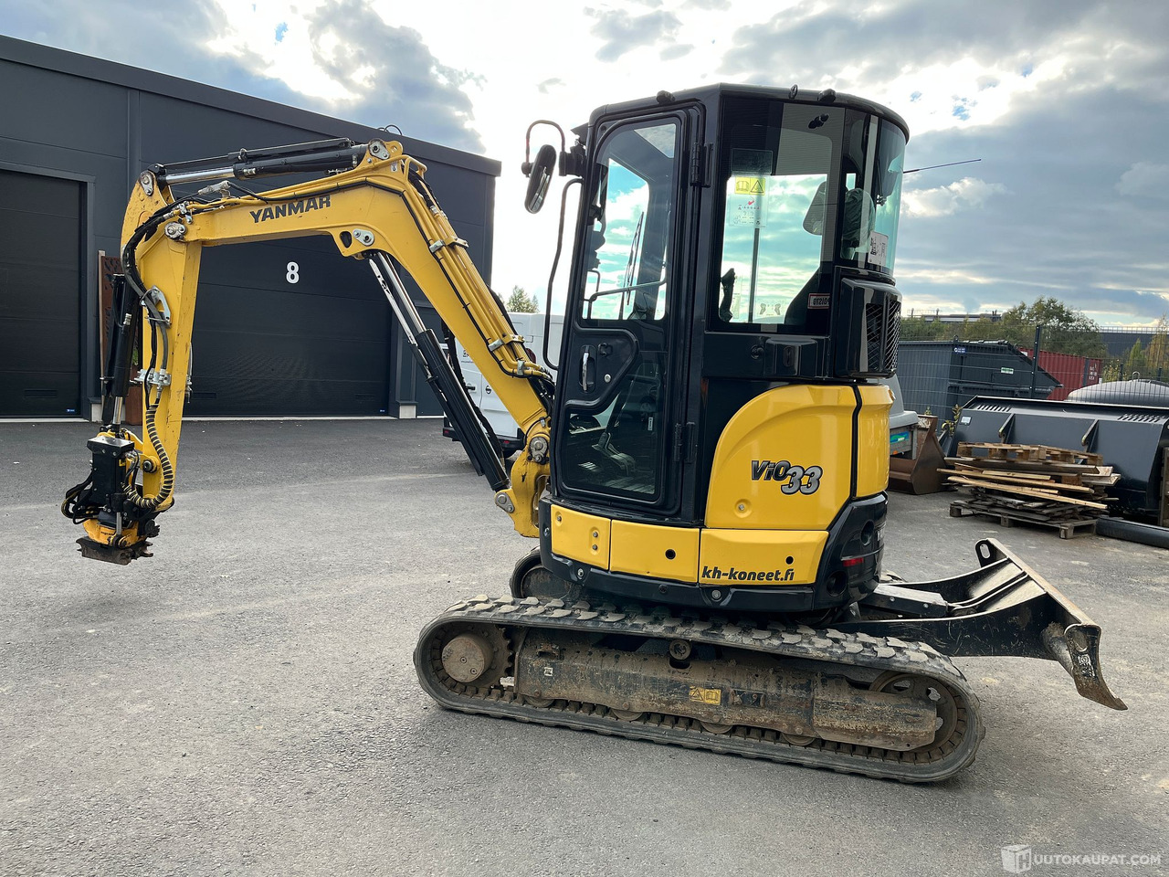Yanmar Vio33 engconilla ja 5 työlaitetta, vm.21/22, Tampere - Mini escavadeira: foto 1 Yanmar Vio33 engconilla ja 5 työlaitetta, vm.21/22, Tampere - Mini escavadeira: foto 1