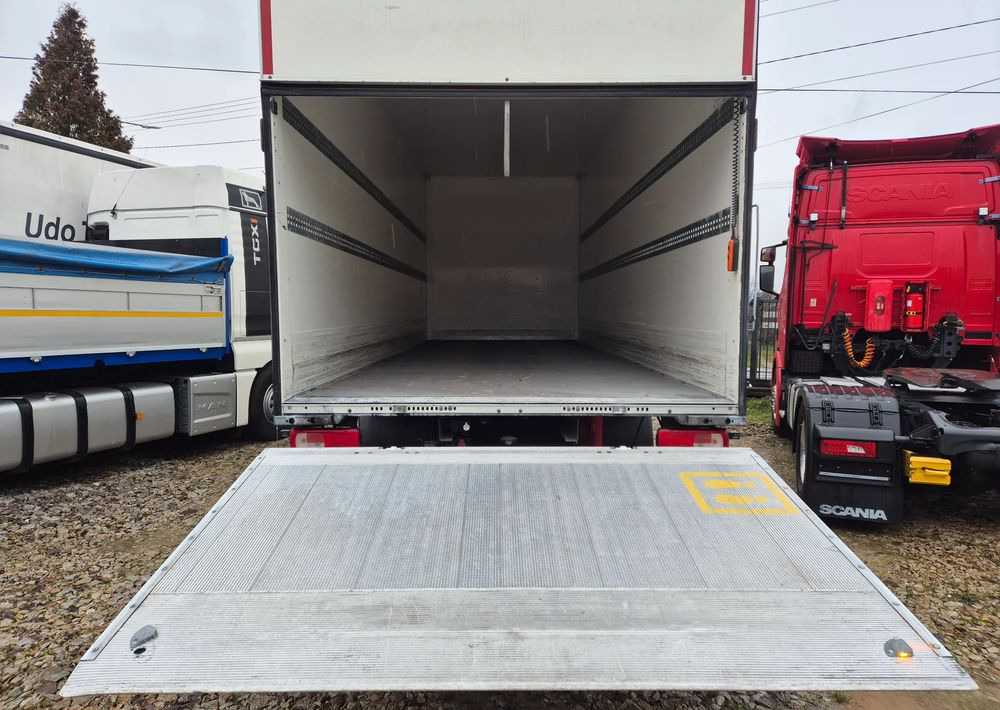DAF XF ORYGINALNY PRZEBIEG z Niemiec / TANDEM ZESTAW PRZEJAZDOWY Z WINDĄ - Camião furgão: foto 4 DAF XF ORYGINALNY PRZEBIEG z Niemiec / TANDEM ZESTAW PRZEJAZDOWY Z WINDĄ - Camião furgão: foto 4