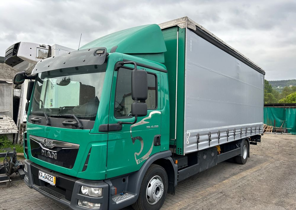 MAN TGL 12.250 6.2m AUTOMAT KLIMA z Niemiec ESP nowe opony EURO 6 / 4.75 rozstaw / zawiesie na wózek widłowy / TOP STAN / okazja nauka jazdy MOŻLIWOŚĆ DOSTOSOWANIA 12t - Camião de lona: foto 3 MAN TGL 12.250 6.2m AUTOMAT KLIMA z Niemiec ESP nowe opony EURO 6 / 4.75 rozstaw / zawiesie na wózek widłowy / TOP STAN / okazja nauka jazdy MOŻLIWOŚĆ DOSTOSOWANIA 12t - Camião de lona: foto 3
