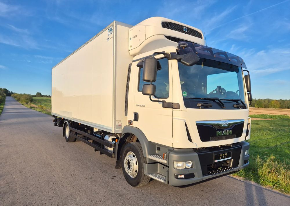 MAN TGM 15.250 7.5m winda AUTOMAT KLIMA z Niemiec EURO 6 / CHŁODNIA T-1000R THERMOKING - Camião frigorífico: foto 3 MAN TGM 15.250 7.5m winda AUTOMAT KLIMA z Niemiec EURO 6 / CHŁODNIA T-1000R THERMOKING - Camião frigorífico: foto 3